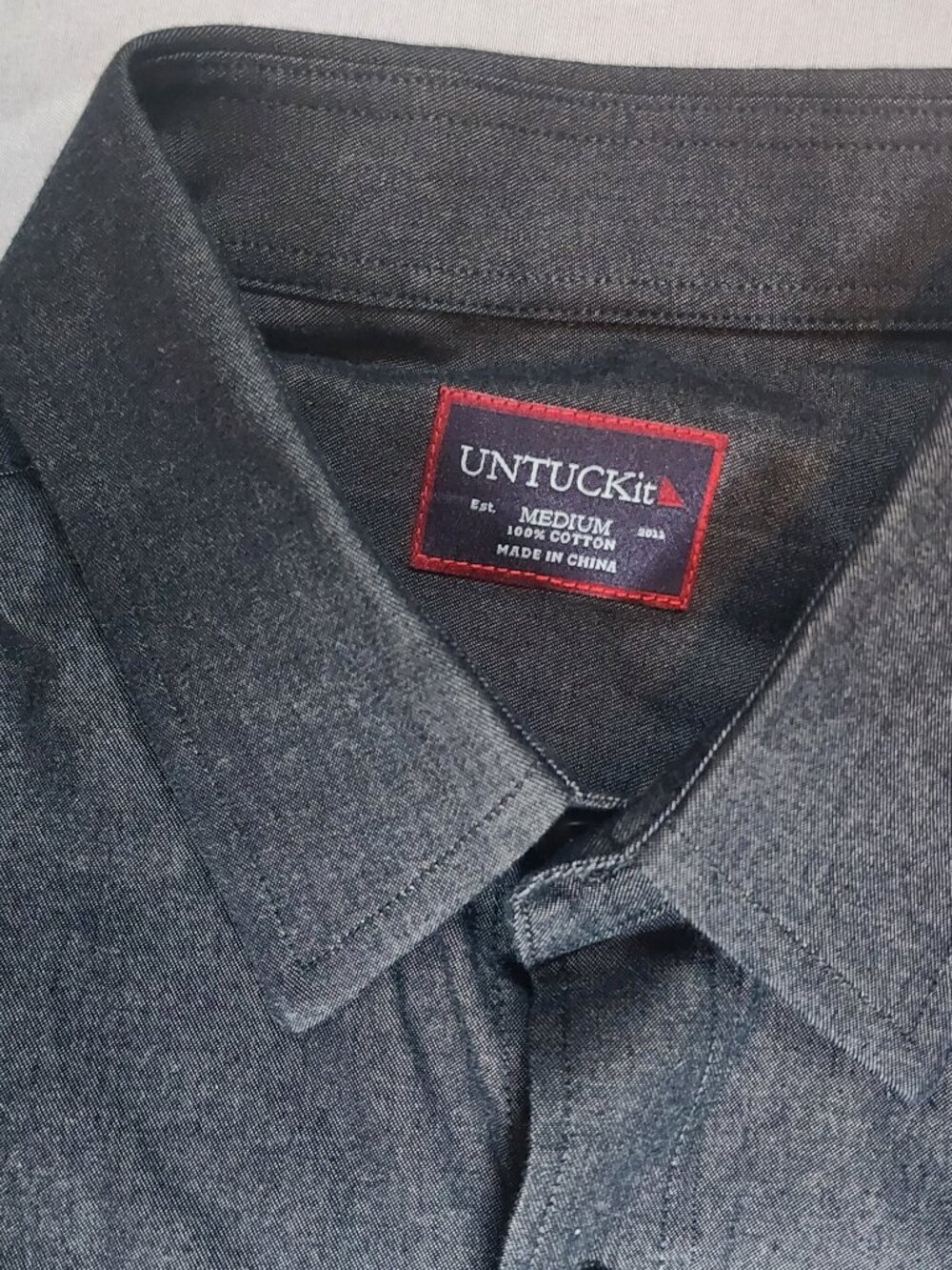 UNTUCKit Casablanca Men's Medium Gray Cotton Chambray Button Down Shirt - Picture 4 of 7